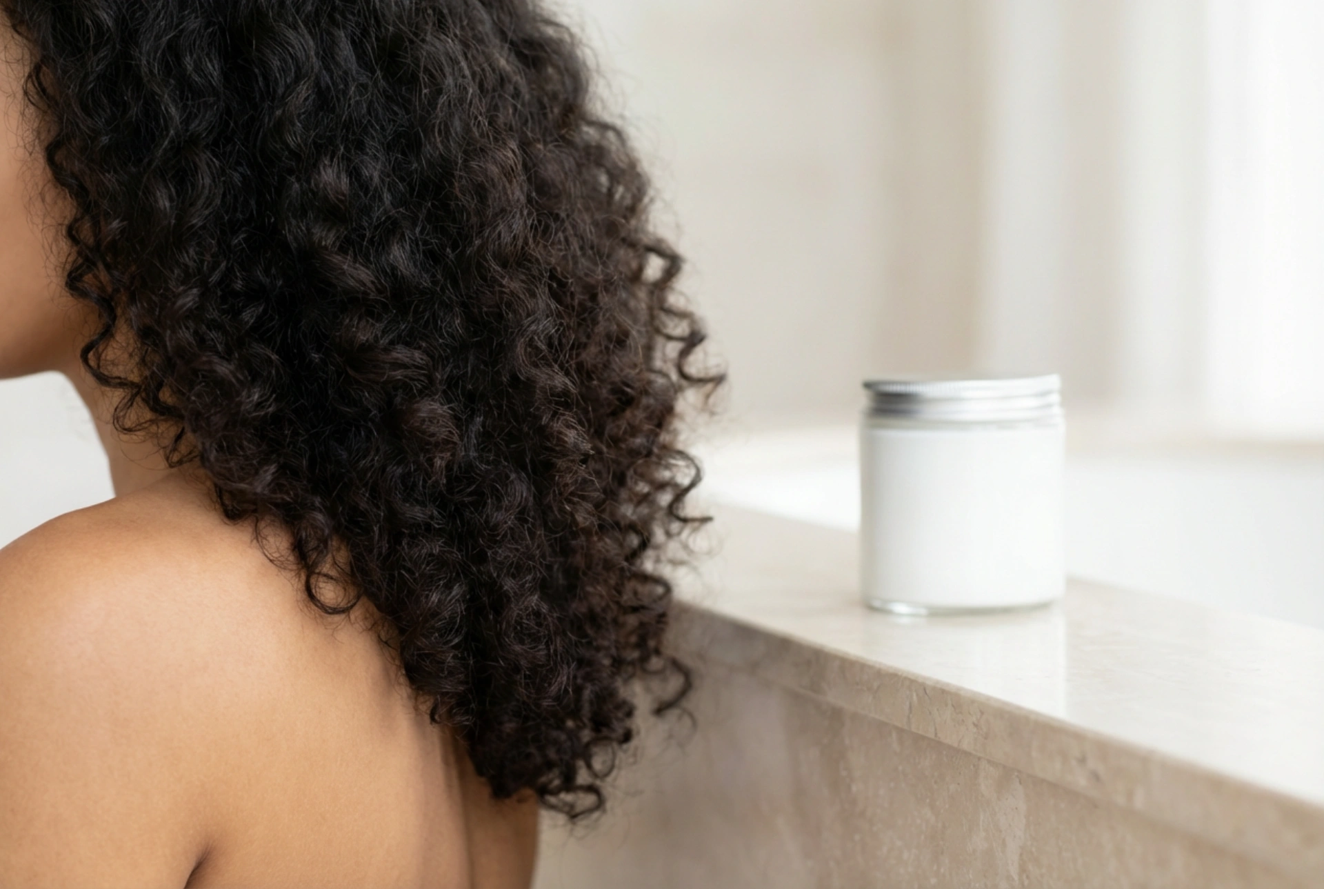 Дефиниция на къдриците без утежняване: маска за къдрава коса