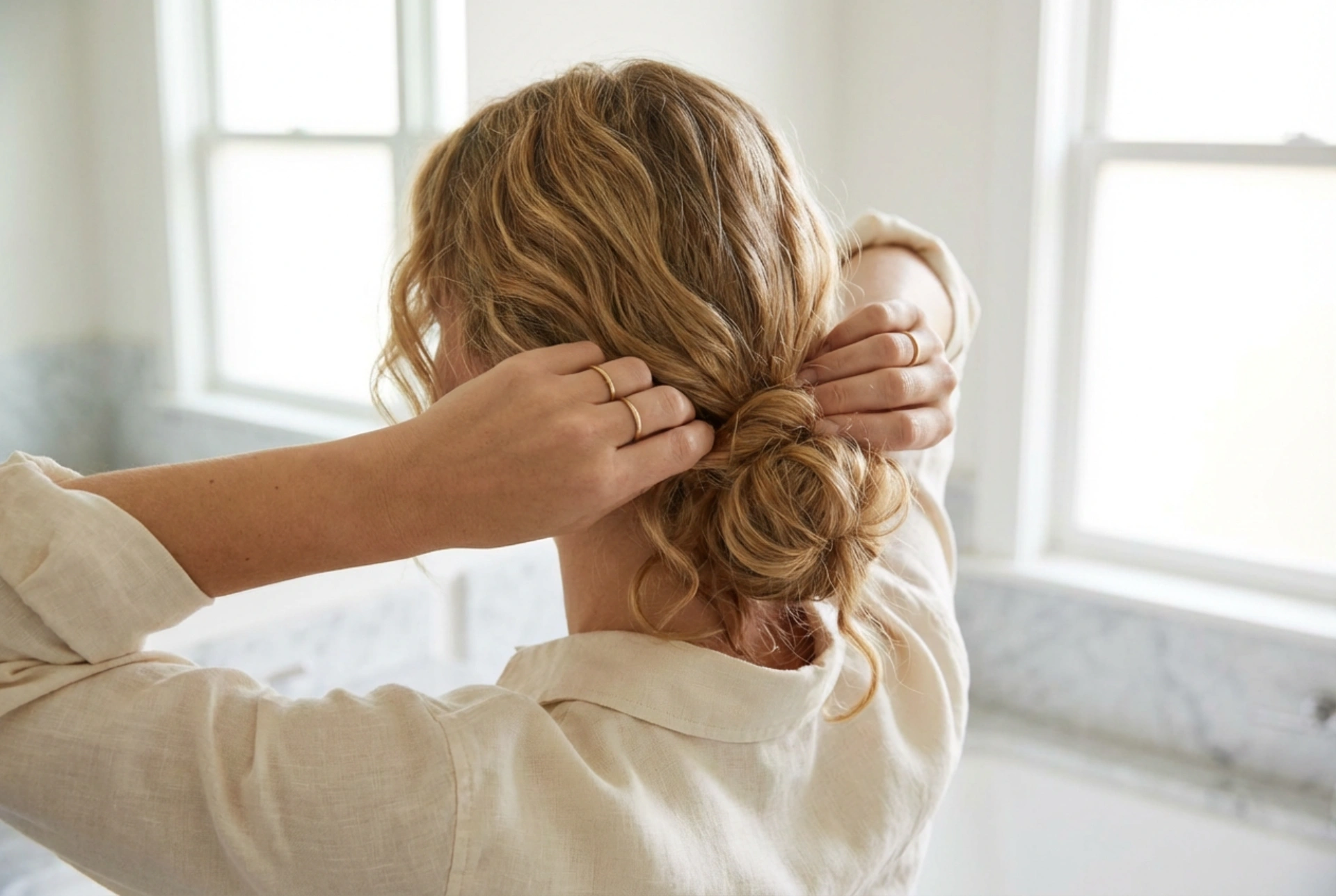 Ежедневна стилизация: прическа за средно дълга коса в няколко стъпки