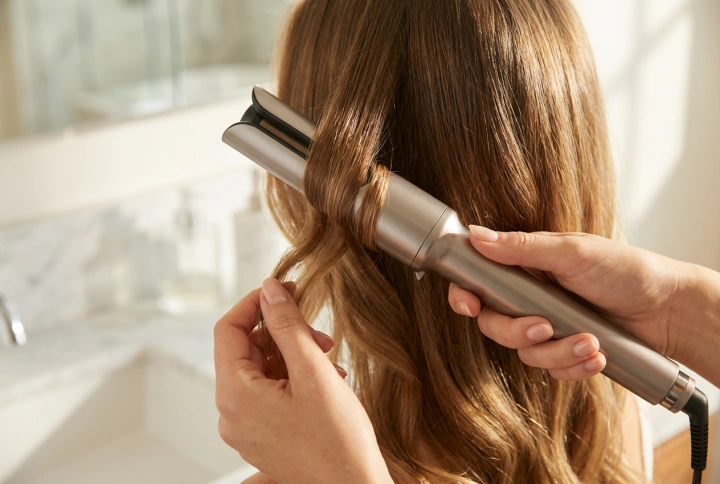 Автоматична въртяща се маша: как безопасно да къдрите косата