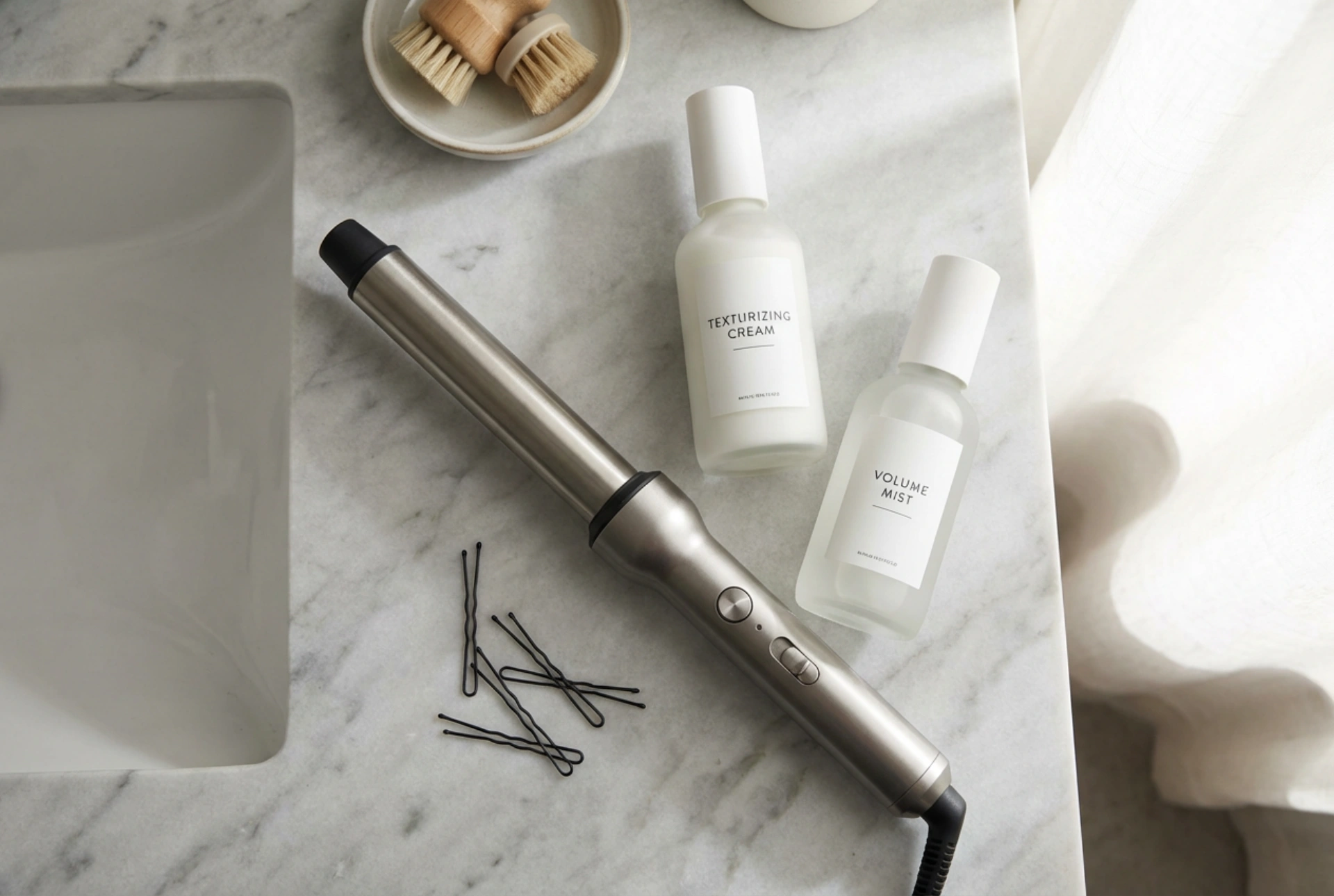 Вълни на къса коса: инструменти, продукти и най-честите грешки