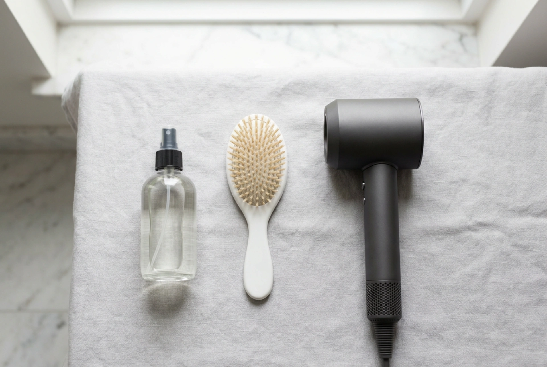 Термозащита за коса: правилният ред в рутината за стилизиране