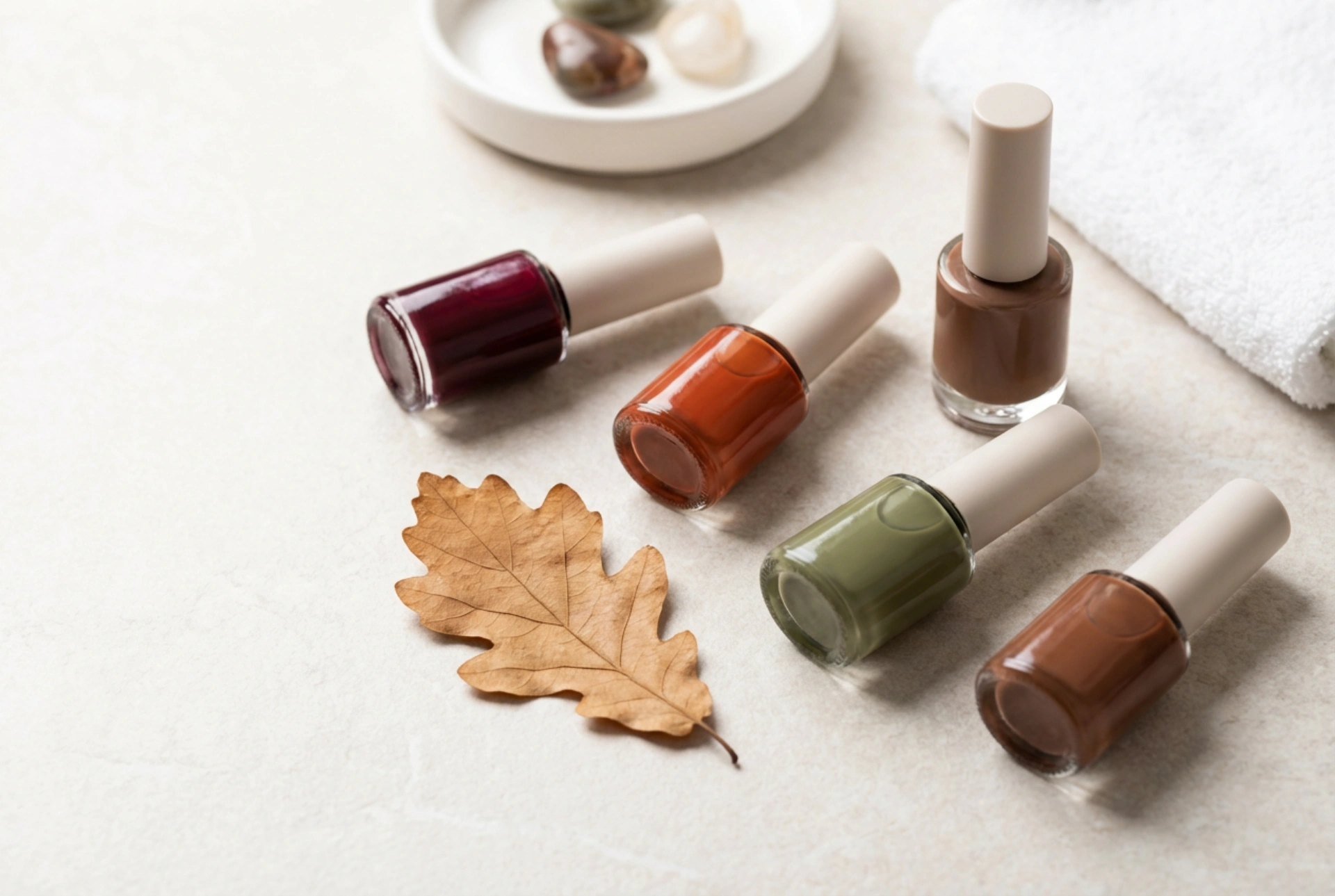 Есенен гел лак: подготовка, цветови палитри и траен завършек